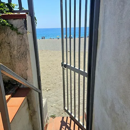 La Vela Recanati - Monolocale Sul Mare Con Accesso Diretto * Giardini Naxos